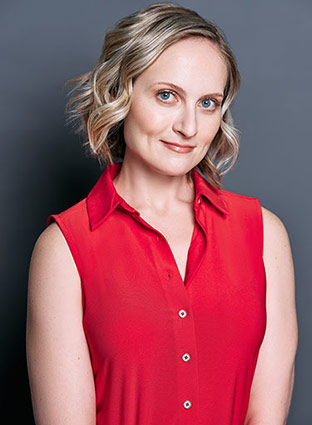 Leandra Ryan is a bicoastal actor, comedian, and dancer.