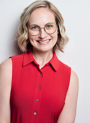 Leandra Ryan is a bicoastal actor, comedian, and dancer.